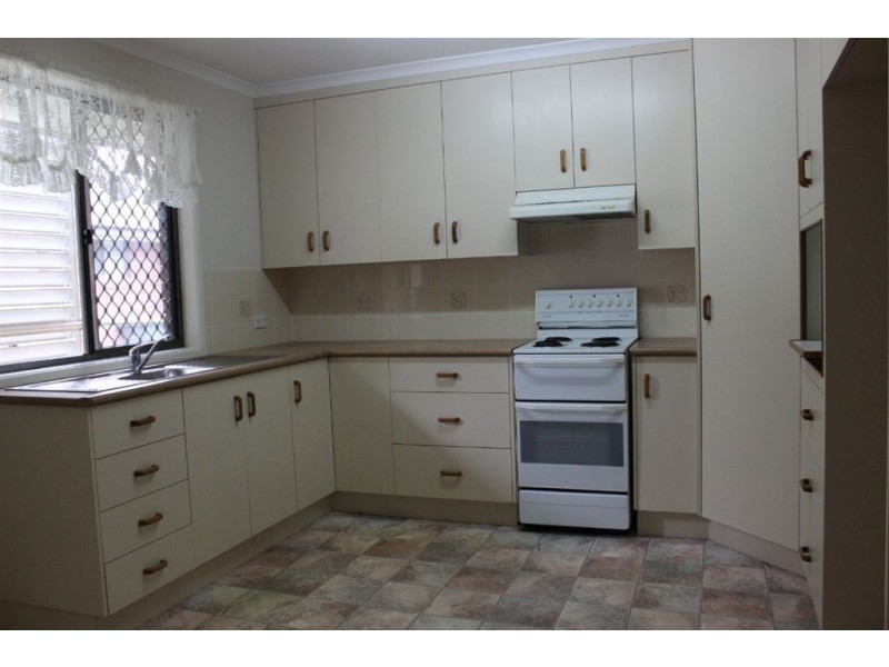 2/43 Holland Street, West Mackay QLD 4740