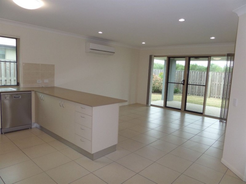 49 Newport Parade, Blacks Beach QLD 4740