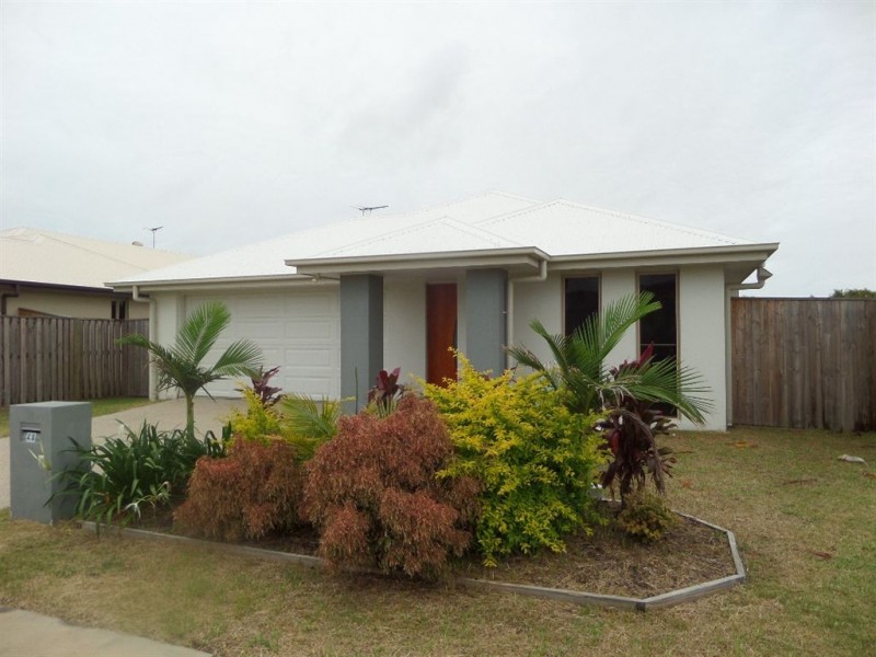 49 Newport Parade, Blacks Beach QLD 4740