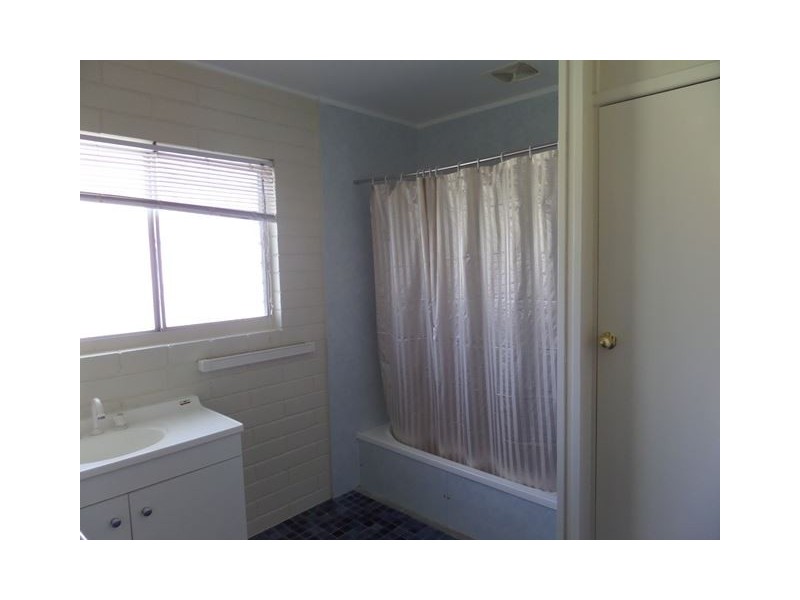 8 Pine Street, Andergrove QLD 4740