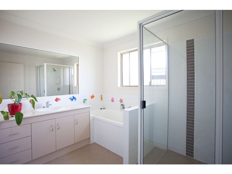 45 Whitehaven Drive, Blacks Beach QLD 4740