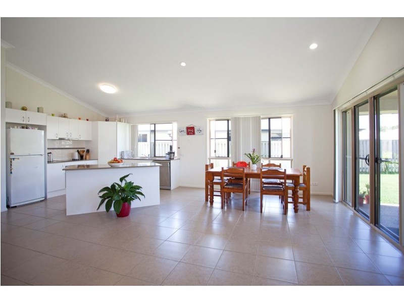 45 Whitehaven Drive, Blacks Beach QLD 4740