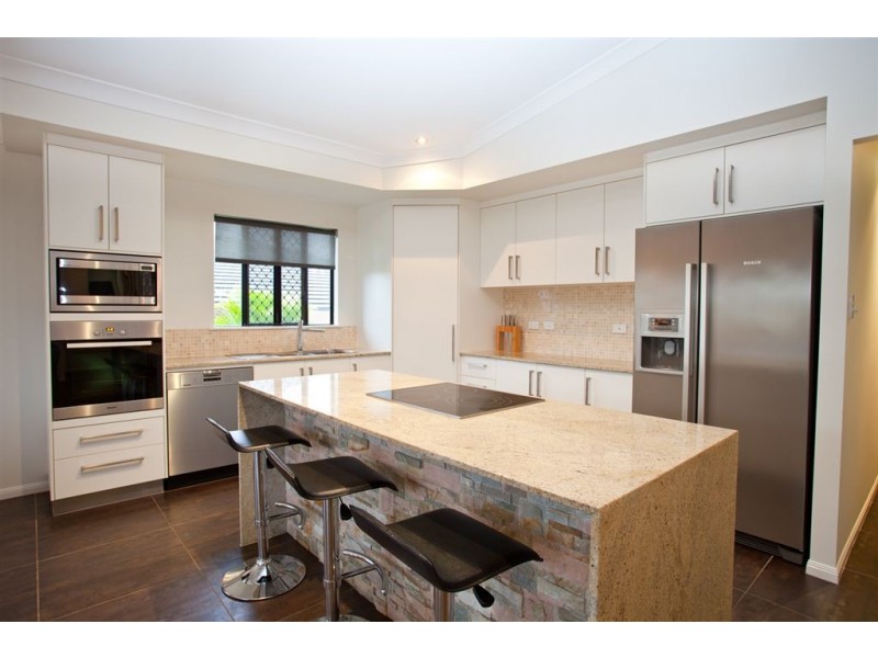 10 Rudd Street, Rural View QLD 4740
