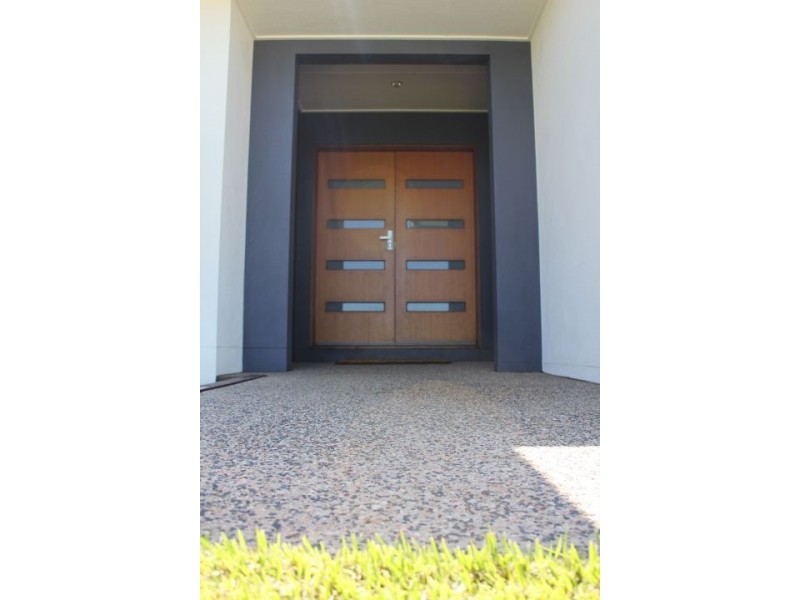 1 Iris Court, Walkerston QLD 4751