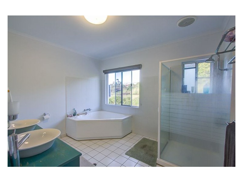 18 Admiral Drive, Dolphin Heads QLD 4740