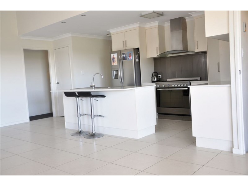 37 Village Circuit, Eimeo QLD 4740