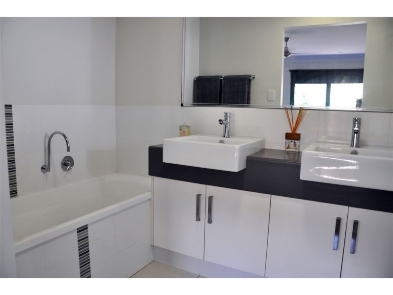37 Village Circuit, Eimeo QLD 4740