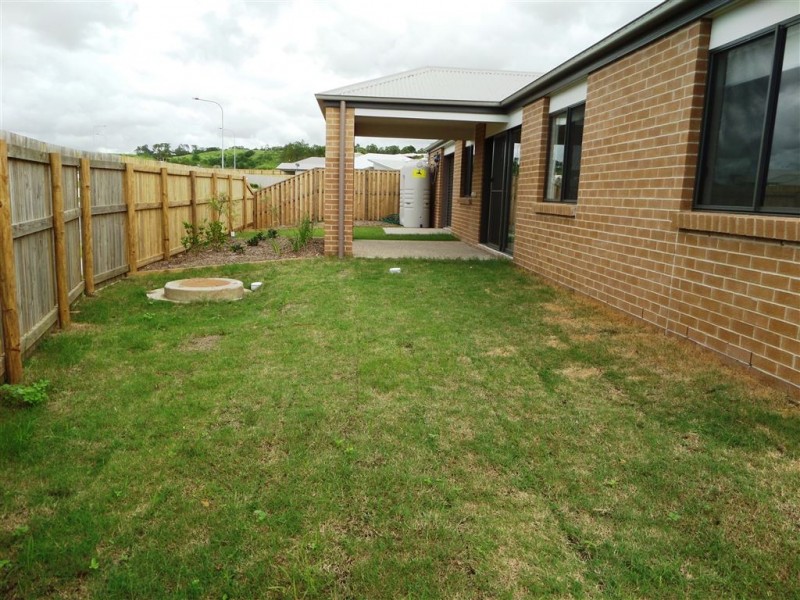 2/1 Eales Road, Rural View QLD 4740