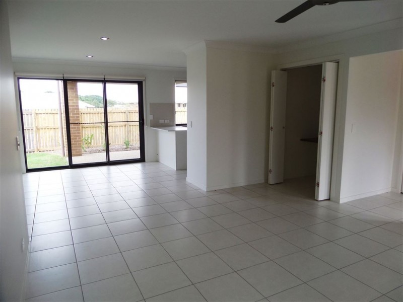 2/1 Eales Road, Rural View QLD 4740