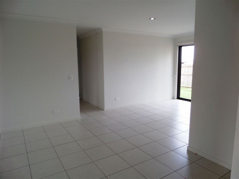 2/1 Eales Road, Rural View QLD 4740