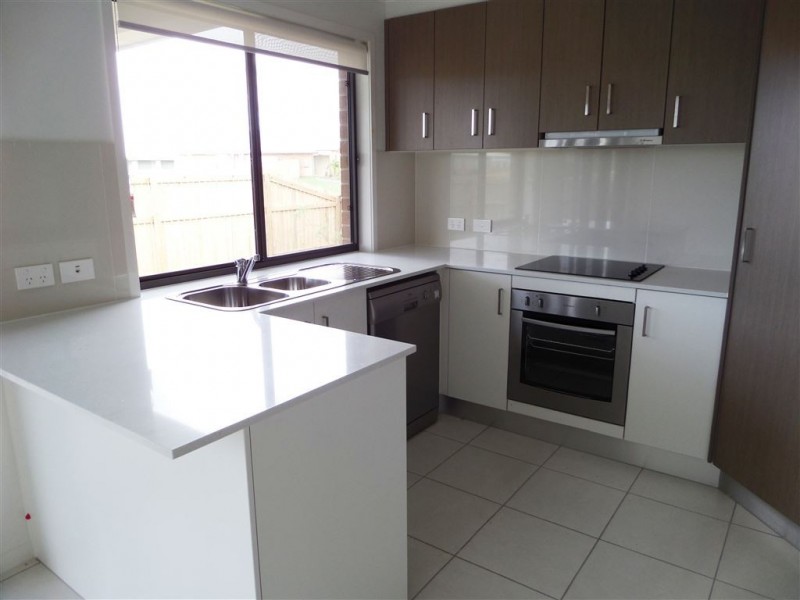 2/1 Eales Road, Rural View QLD 4740