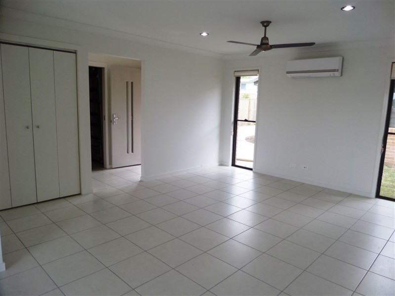 2/1 Eales Road, Rural View QLD 4740