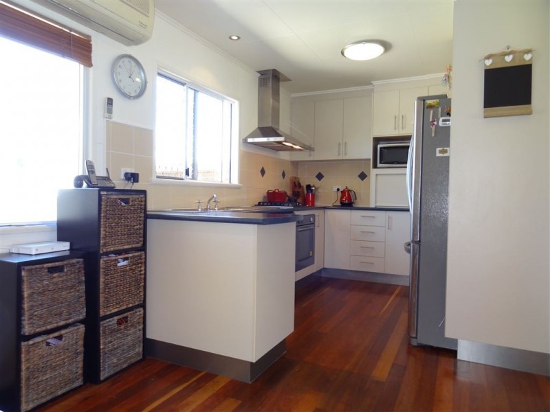 4 Hill End Road, Glenella QLD 4740