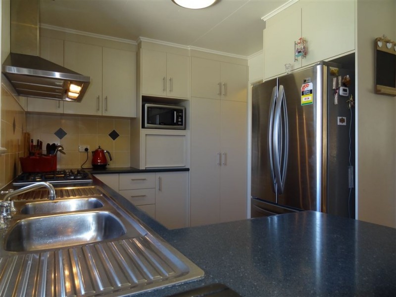 4 Hill End Road, Glenella QLD 4740