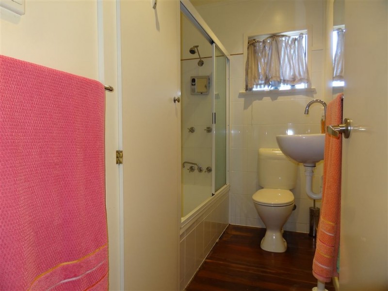 4 Hill End Road, Glenella QLD 4740