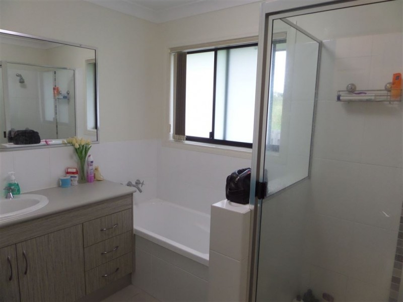 80 Dianella Drive, Glenella QLD 4740