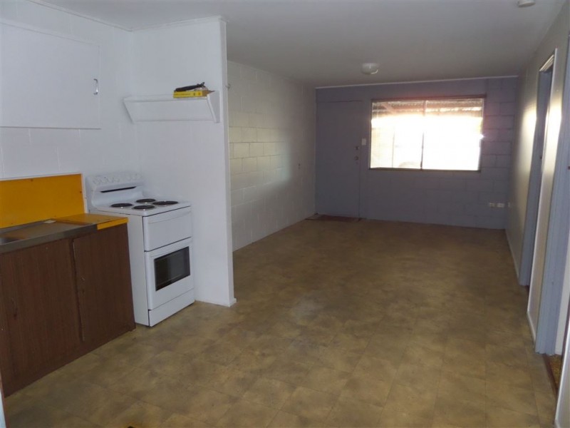 2/10 Cumberland Street, Slade Point QLD 4740