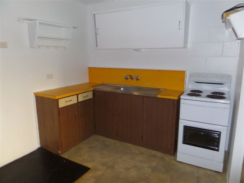 2/10 Cumberland Street, Slade Point QLD 4740