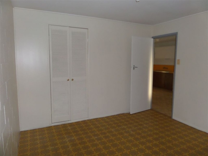 2/10 Cumberland Street, Slade Point QLD 4740