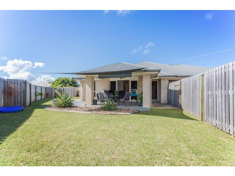 1/7 Whitehaven Drive, Blacks Beach QLD 4740