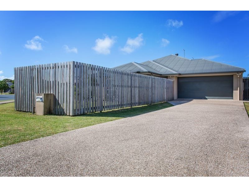1/7 Whitehaven Drive, Blacks Beach QLD 4740