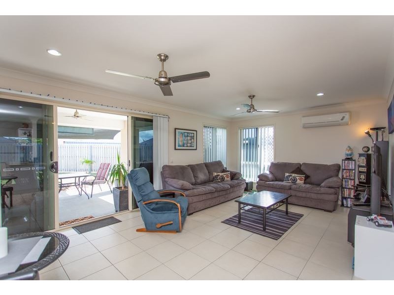 1/7 Whitehaven Drive, Blacks Beach QLD 4740