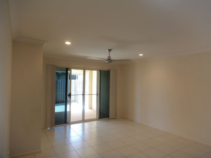 2/4 Coogee Tce, Blacks Beach QLD 4740