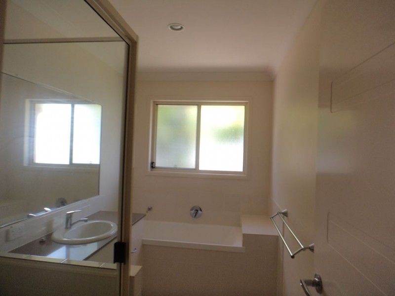 2/4 Coogee Tce, Blacks Beach QLD 4740