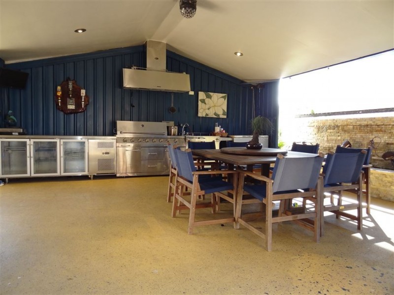 12 Theodore Crescent, Rural View QLD 4740