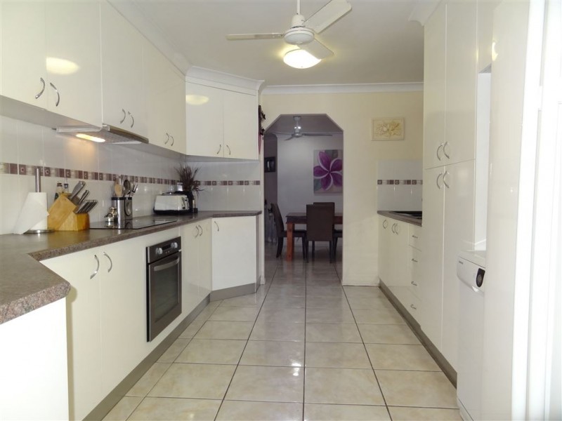 12 Theodore Crescent, Rural View QLD 4740