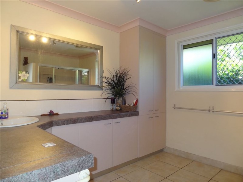 12 Theodore Crescent, Rural View QLD 4740