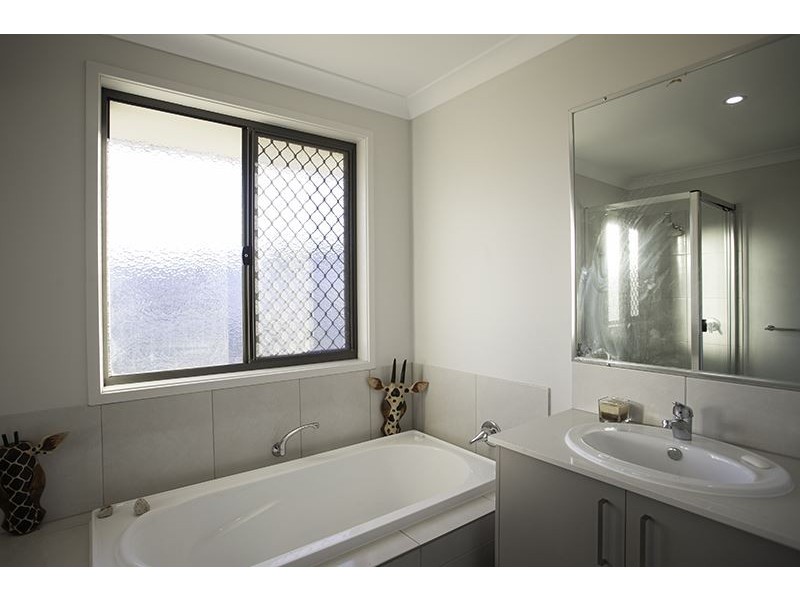 2 Hinze Circuit, Rural View QLD 4740