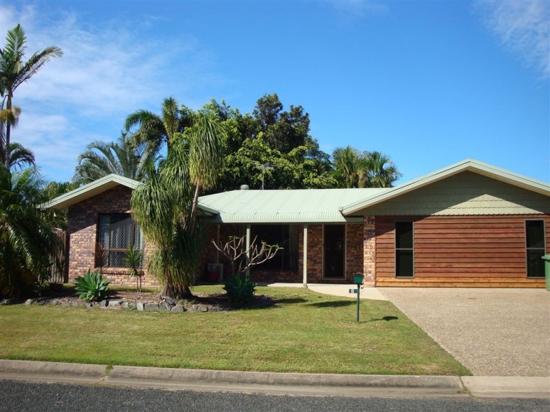 2 Leister Court, Bucasia QLD 4750
