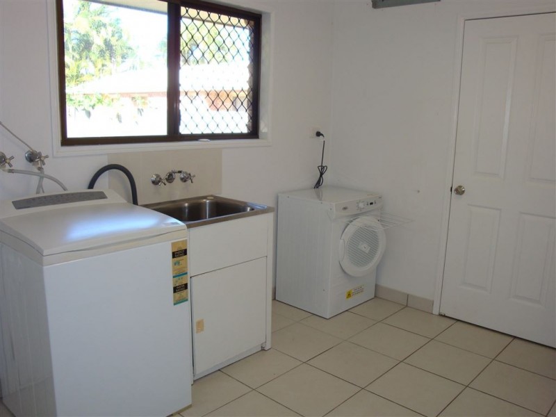 2 Leister Court, Bucasia QLD 4750