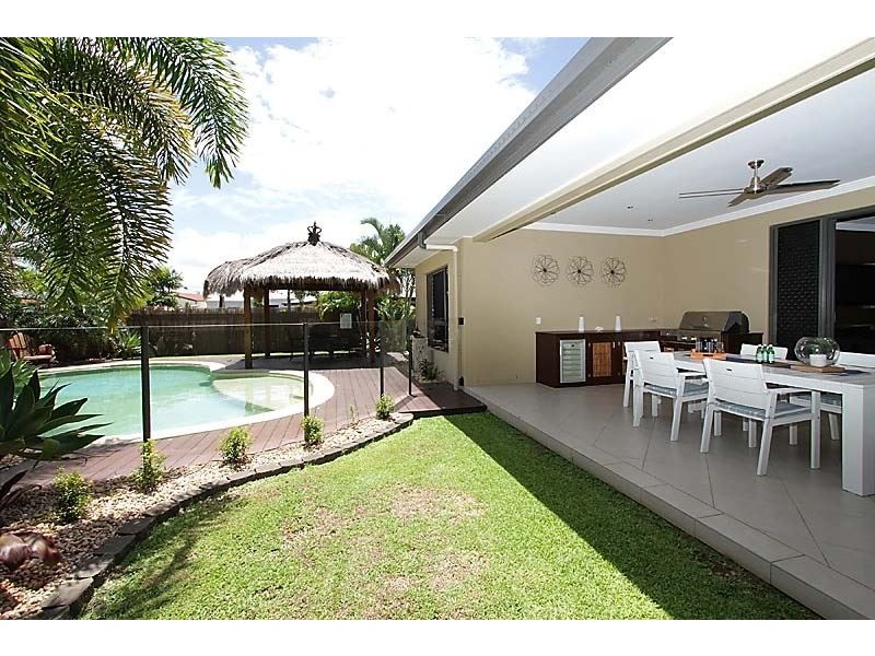 70 Gingham Street, Glenella QLD 4740