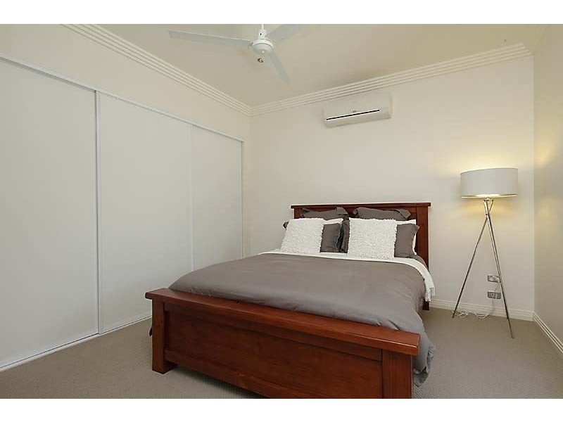 70 Gingham Street, Glenella QLD 4740