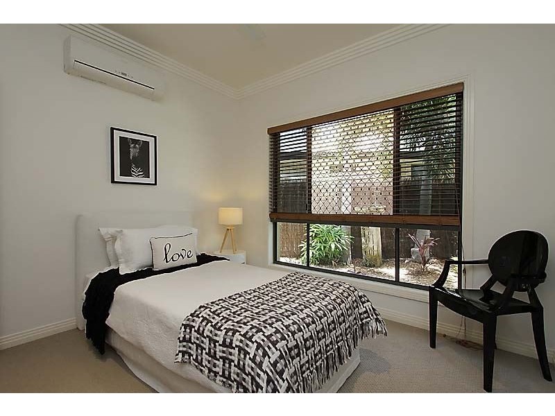70 Gingham Street, Glenella QLD 4740