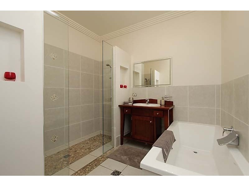 70 Gingham Street, Glenella QLD 4740