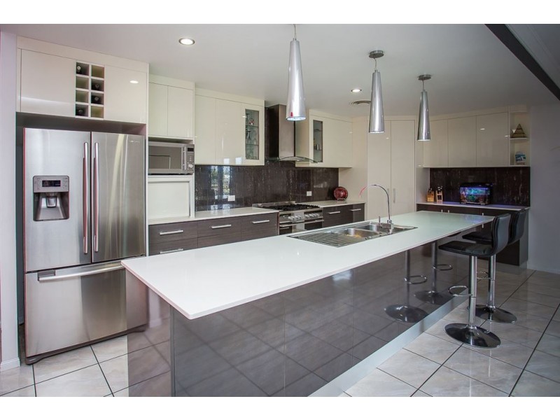 18 Herbert Way, Rural View QLD 4740