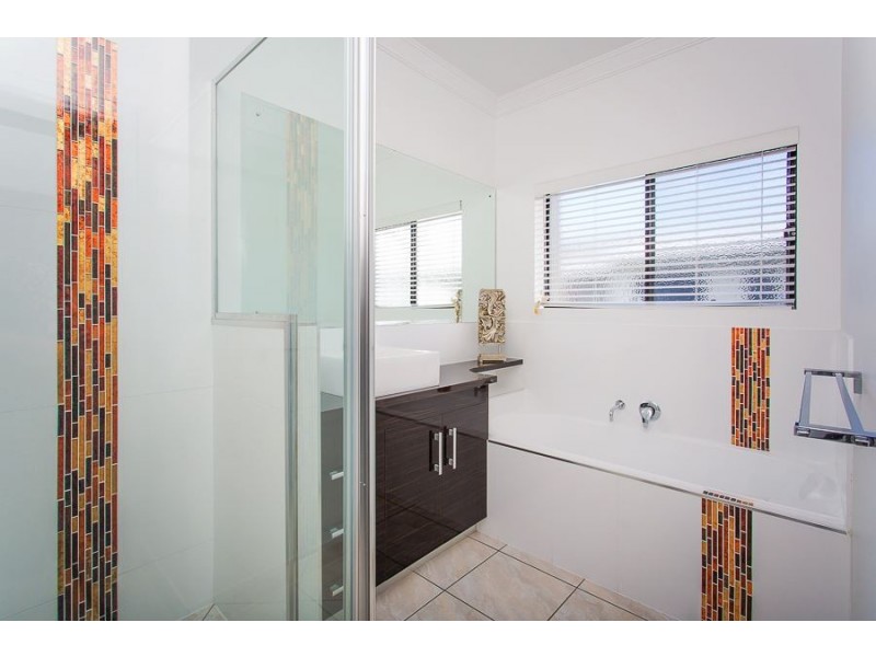 18 Herbert Way, Rural View QLD 4740