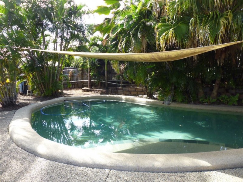 1 Cedar Court, Eimeo QLD 4740