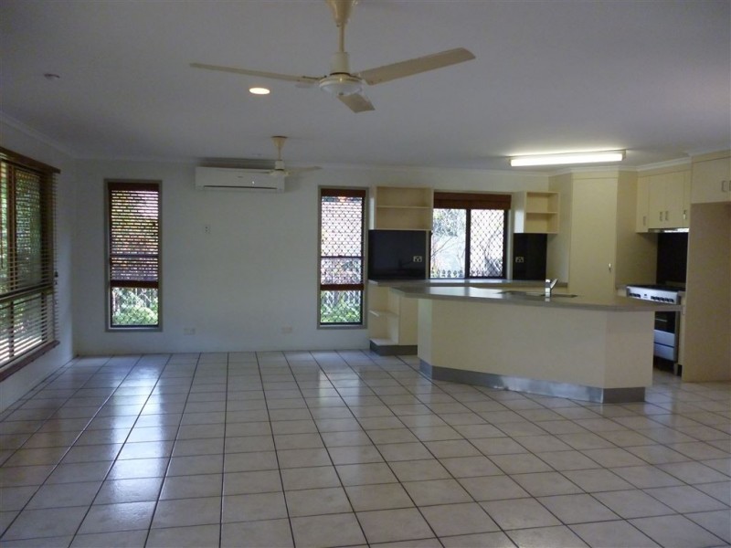 1 Cedar Court, Eimeo QLD 4740
