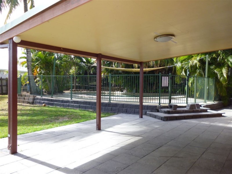 1 Cedar Court, Eimeo QLD 4740