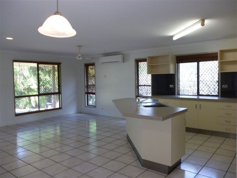 1 Cedar Court, Eimeo QLD 4740