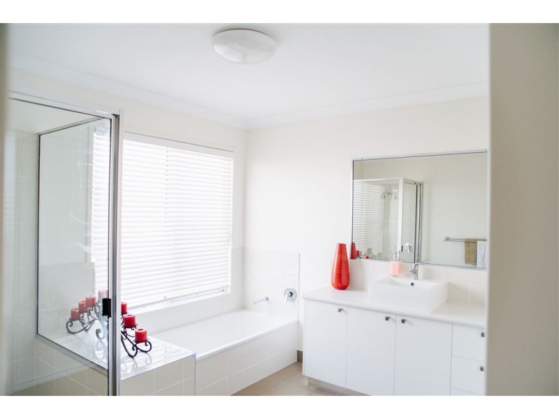 6 Sonoran Street, Rural View QLD 4740