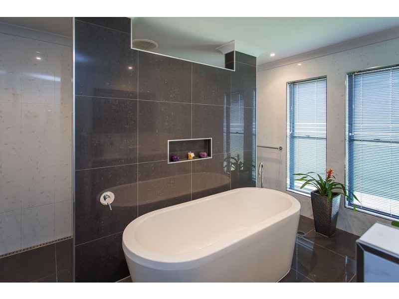 11 Vidar Crescent, Ooralea QLD 4740
