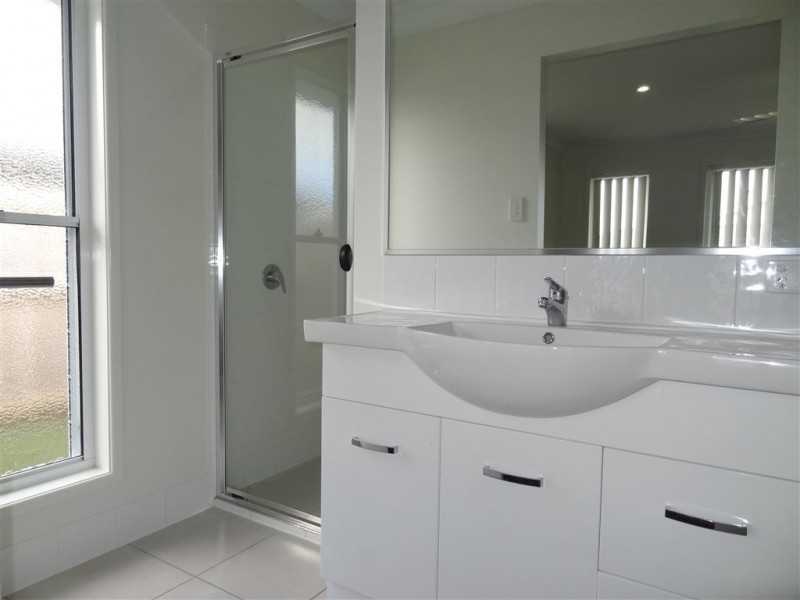 33 O’Neill Place, Marian QLD 4753