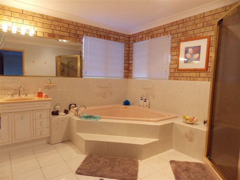 6 Sturgeon Street, Ball Bay QLD 4741