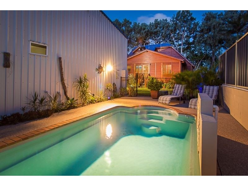 8 Ward Esplanade, Ball Bay QLD 4741