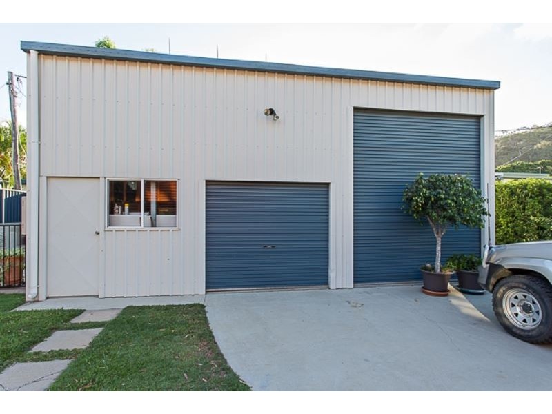 8 Ward Esplanade, Ball Bay QLD 4741
